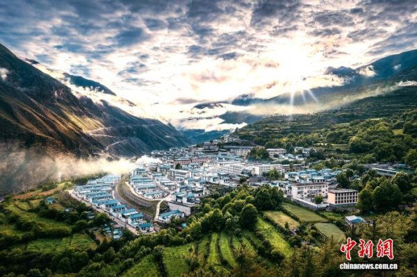 纪源优配 西藏边陲拉康镇：民宿花开，绽放乡村振兴新活力